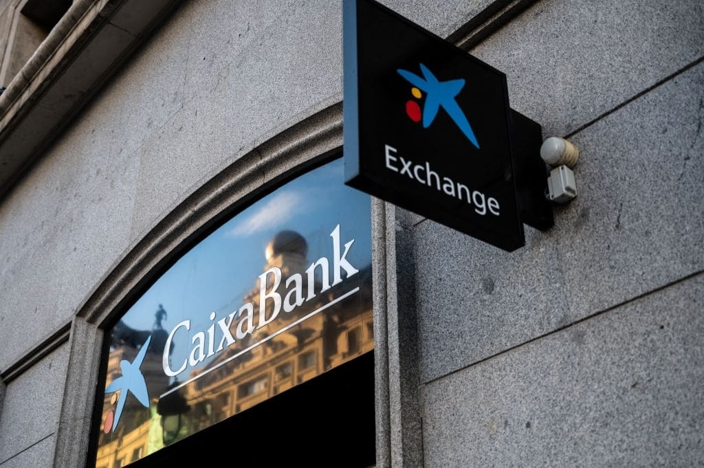 El ERE de CaixaBank deja a más de 8.300 trabajadores en la calle